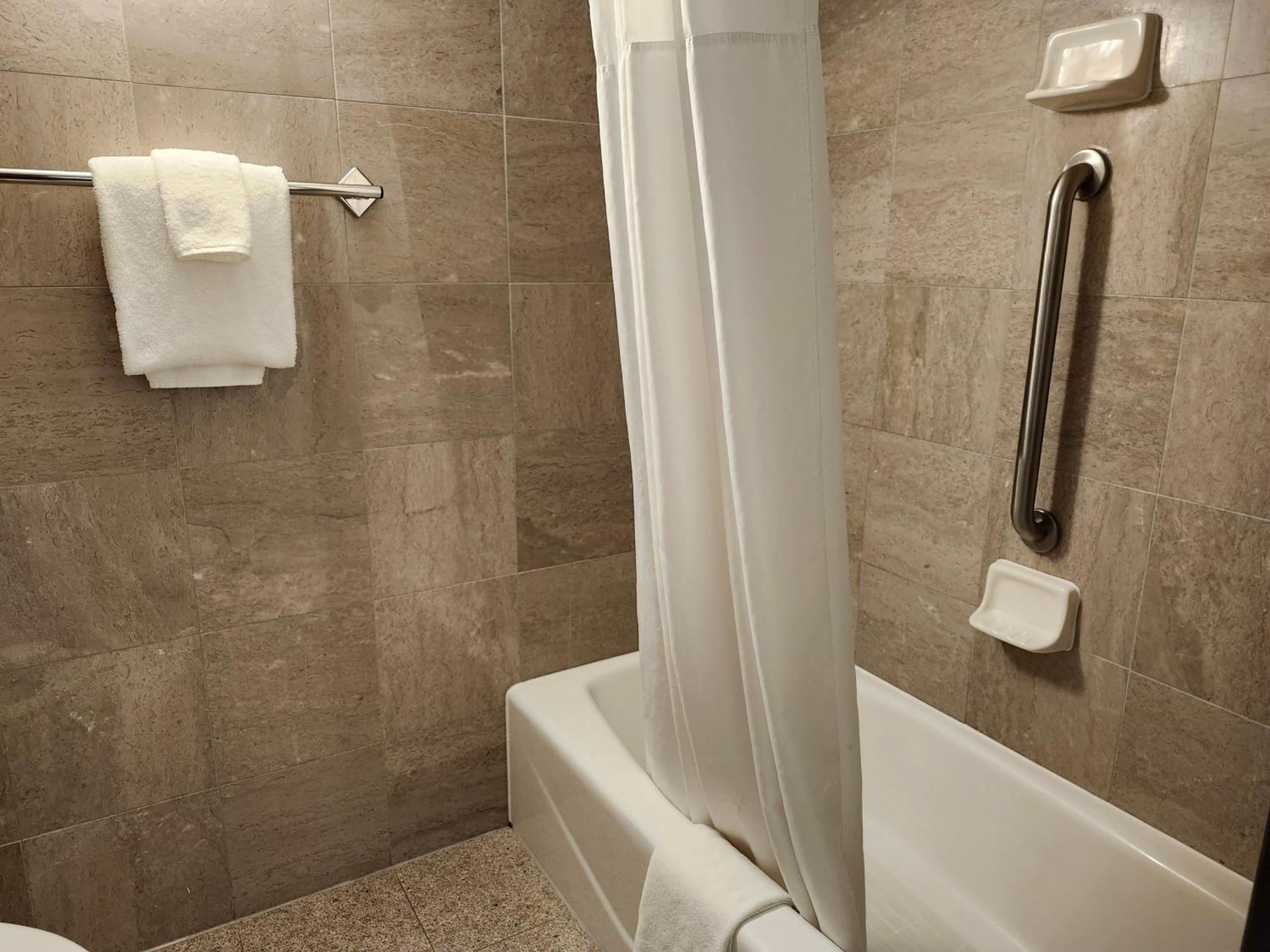 Heritage Inn & Suites St Louis Fenton, Trademark By Wyndham Экстерьер фото